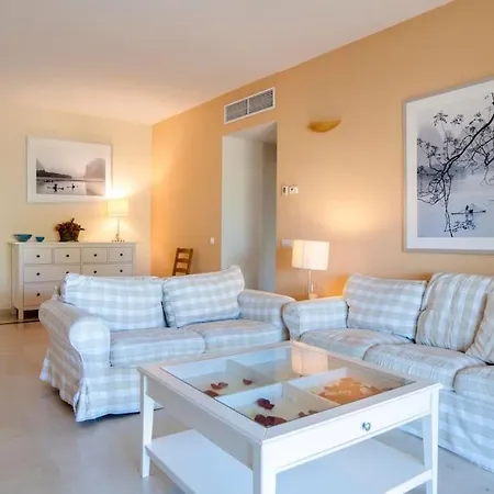 Seaview & Private Garden Cabo Pino Apartment