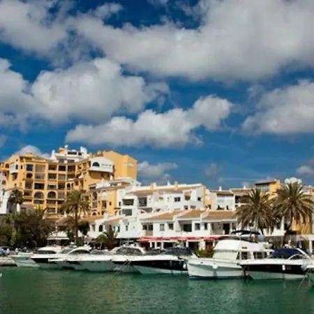 Seaview & Private Garden Cabo Pino Apartment