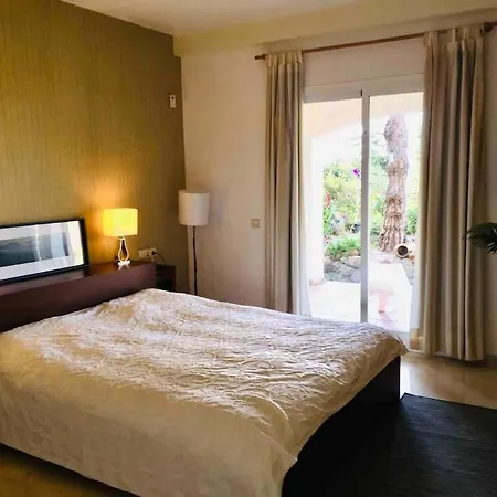 Seaview & Private Garden Cabo Pino Apartment Marbella