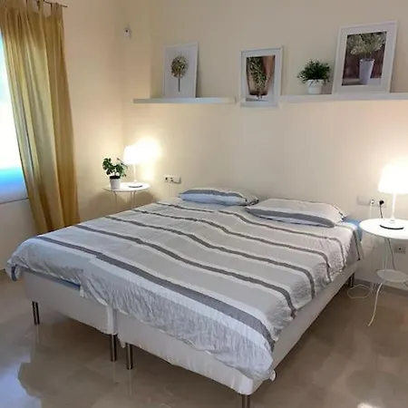 Seaview & Private Garden Cabo Pino Apartment